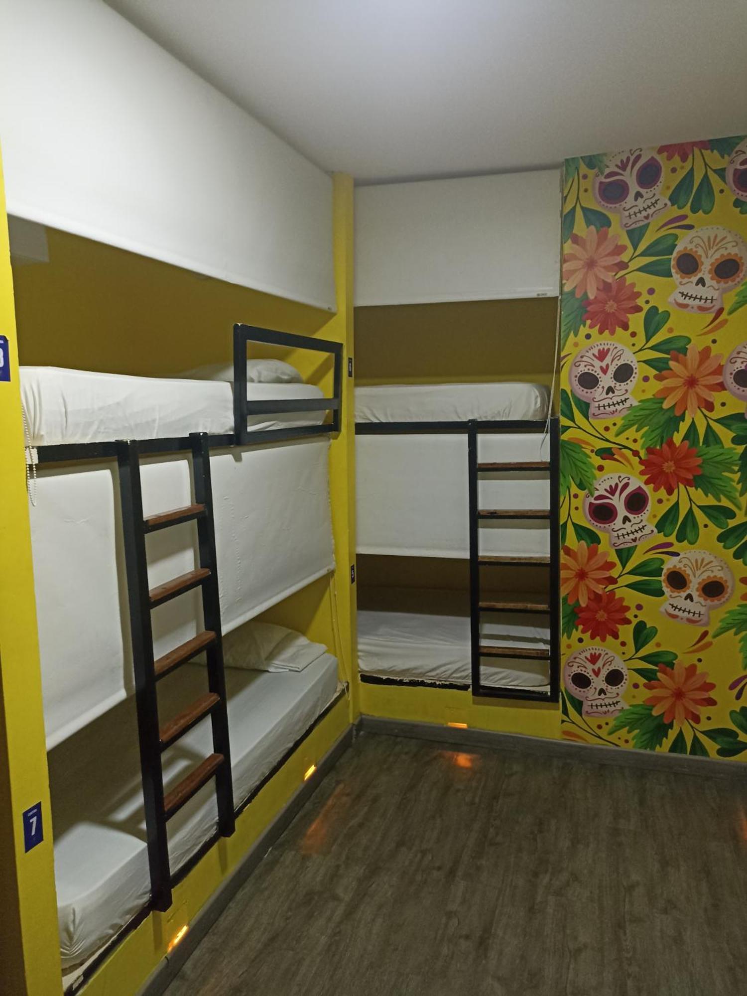 Seven Nights Hostel Картахена Экстерьер фото