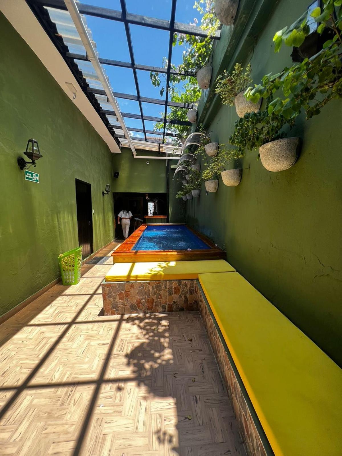 Seven Nights Hostel Картахена Экстерьер фото