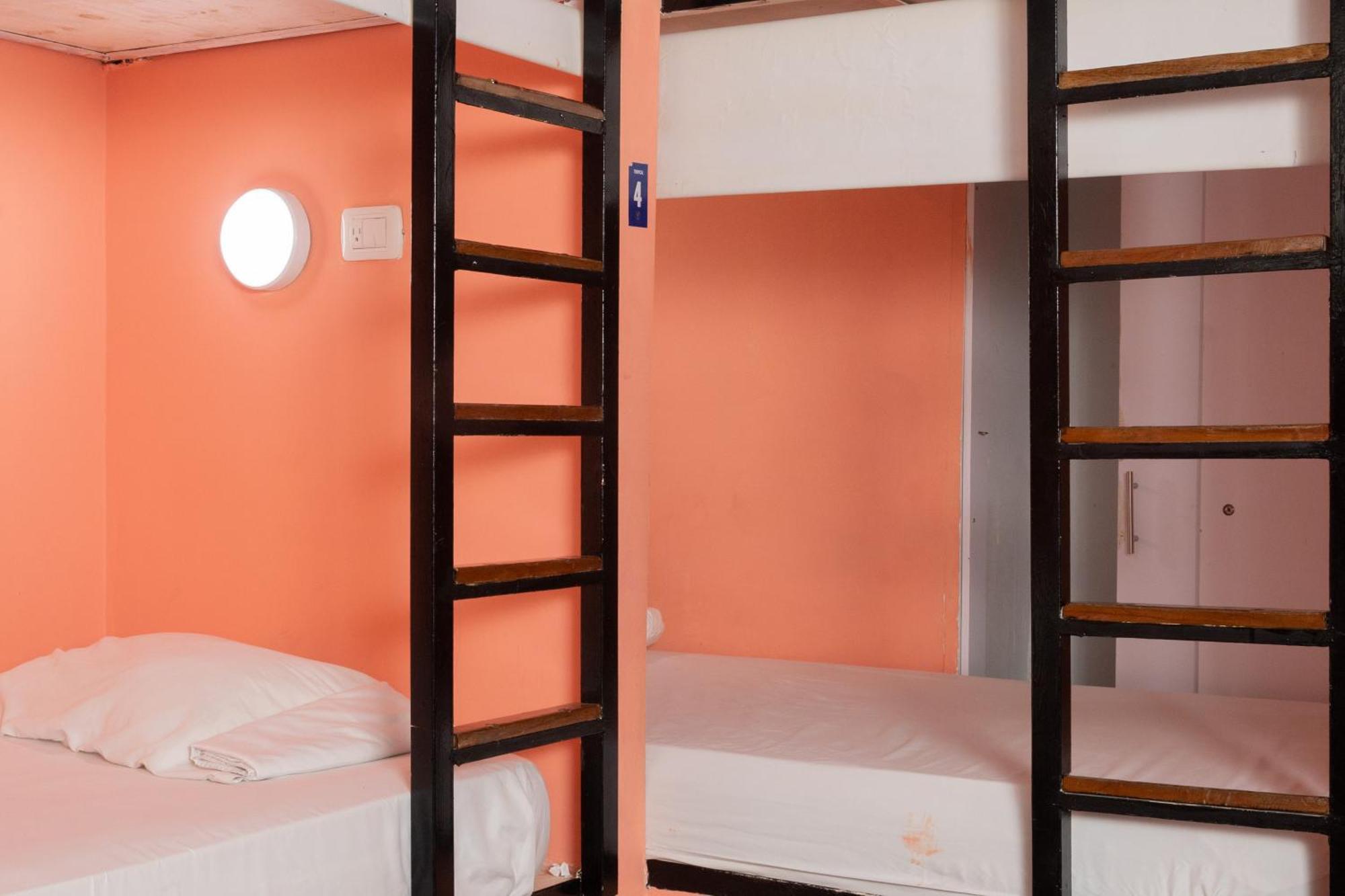 Seven Nights Hostel Картахена Экстерьер фото