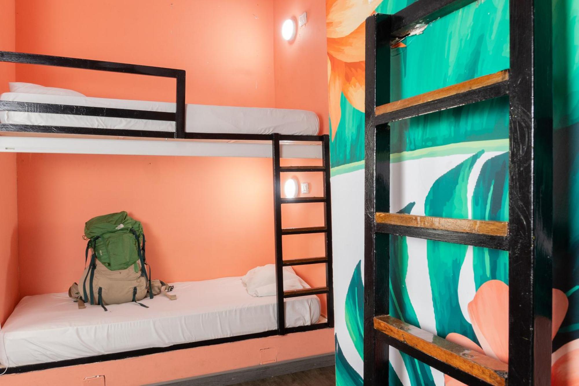 Seven Nights Hostel Картахена Экстерьер фото