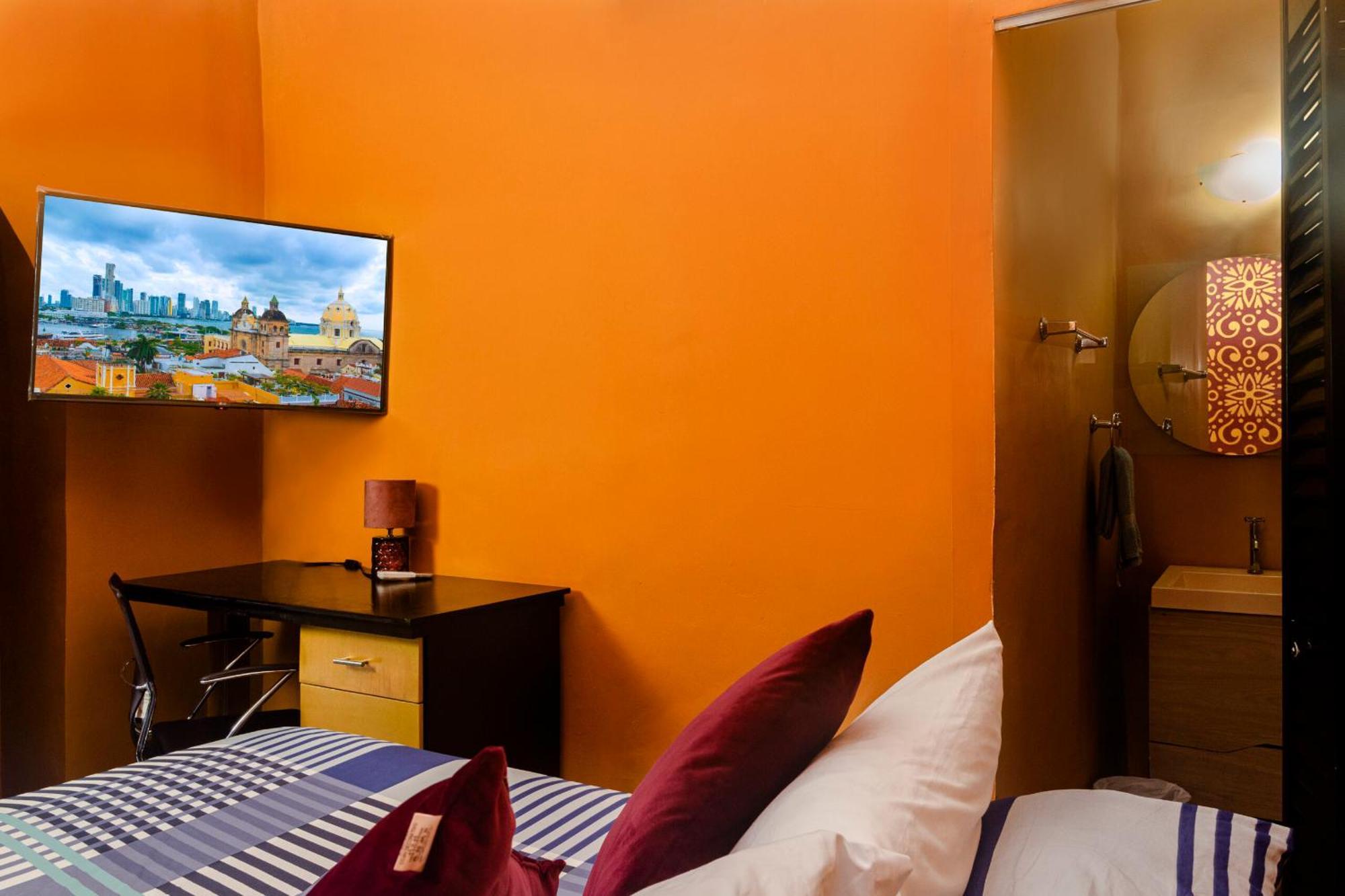 Seven Nights Hostel Картахена Экстерьер фото