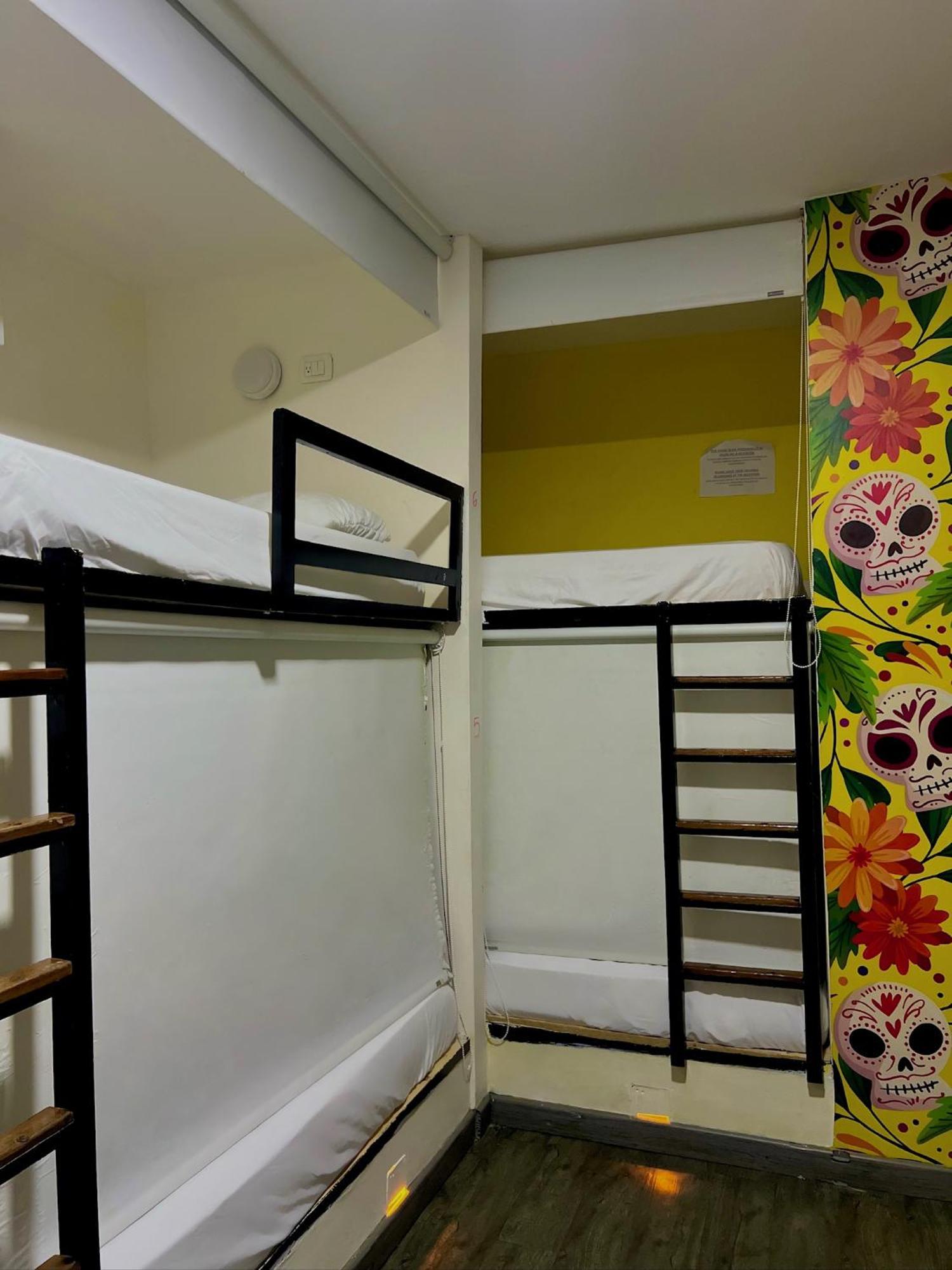 Seven Nights Hostel Картахена Экстерьер фото